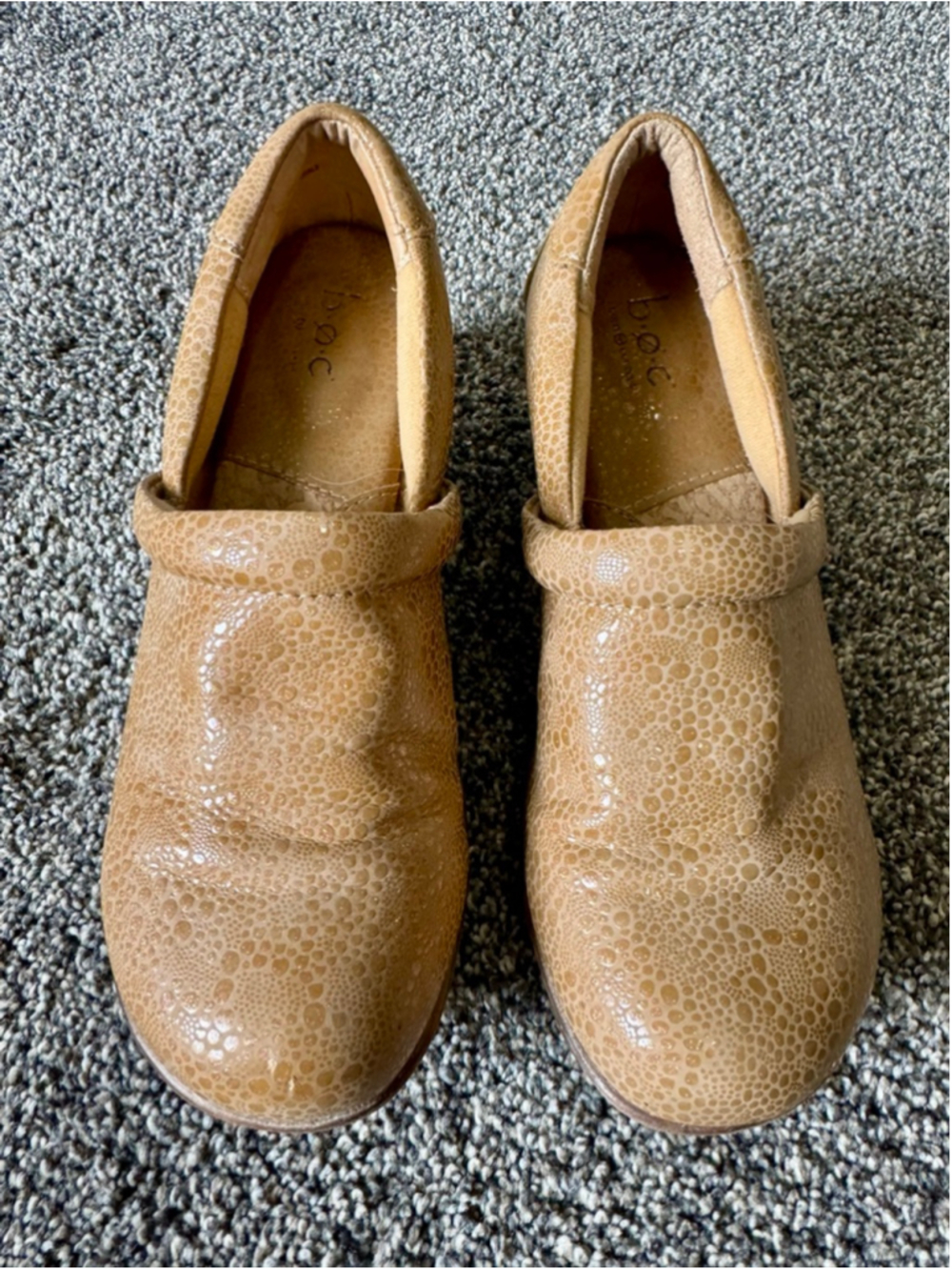 Women's B.O.C Born Concepts Peggy Pebbled Comfort Clogs in Tan Women’s Size 9